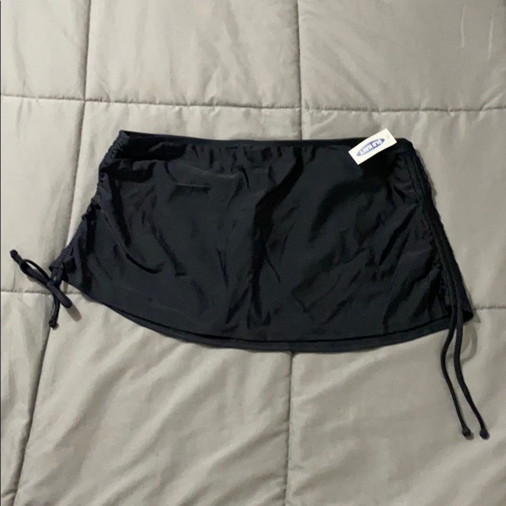 Old Navy swim skirt black NWT and hygienic liner